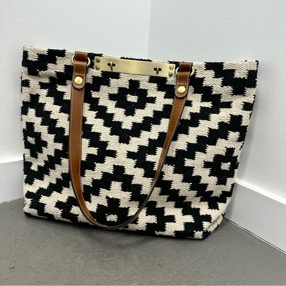 ⛔️SOLD⛔️Patricia Nash Black & Cream Hand Loomed Aztec Pattern Leather Strap Tote - Picture 7 of 10